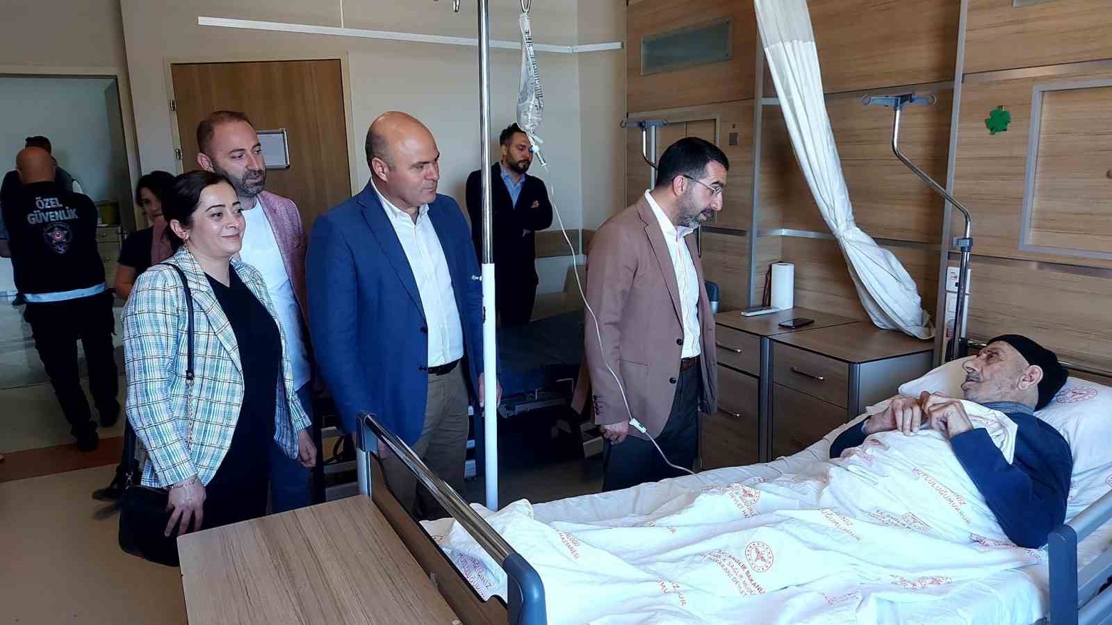 AK Parti Kars Milletvekili Çalkın, bayramda hastaları unutmadı